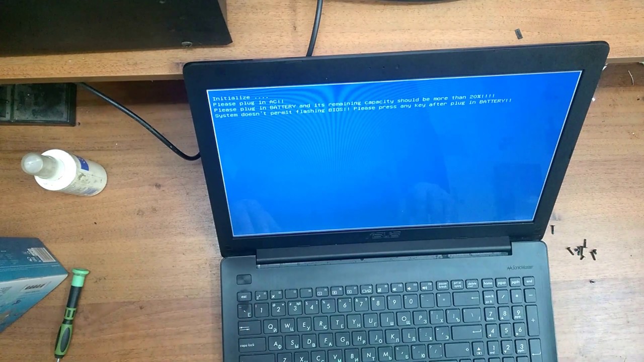 Почему не включается ноутбук. ASUS p553m ноутбук. Ноут асус не загружается. Не включается ноутбук. Завис ноутбук асус.