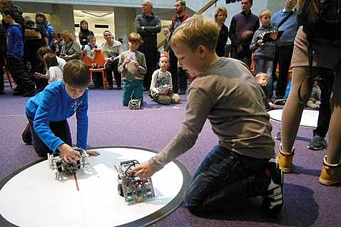 В КЦ «Зеленоград» прошли соревнования по робототехнике «Робосумо 2022»