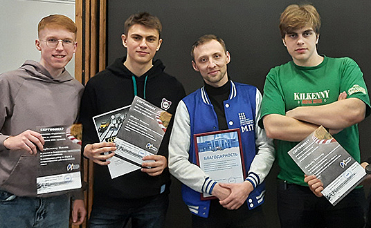 Студенты МИЭТа привезли победу во Всероссийском турнире международных студенческих соревнований по программированию роботизированных машин