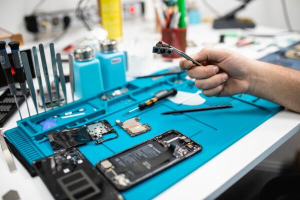 Как выбрать мастера по ремонту телефонов